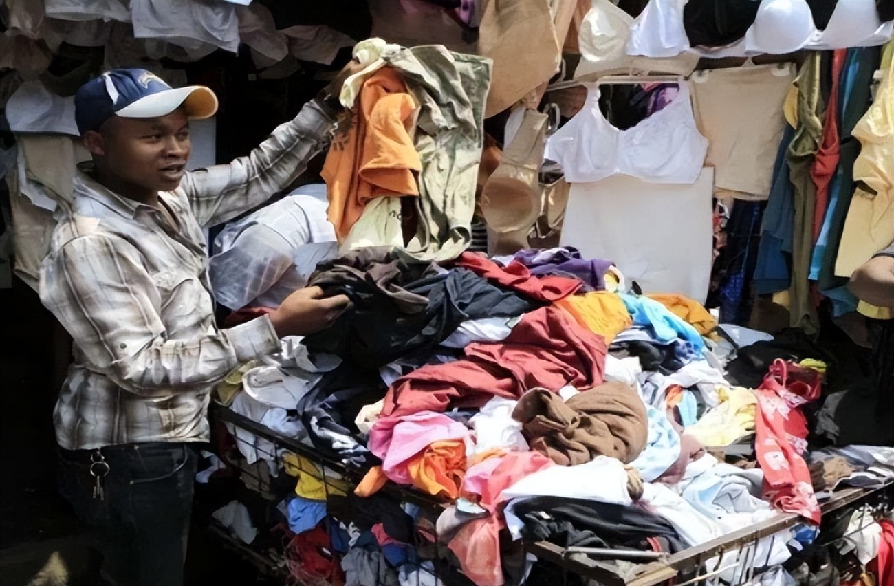 中国旧衣服被非洲人哄抢，一天能卖20万！女式内衣最受欢迎？