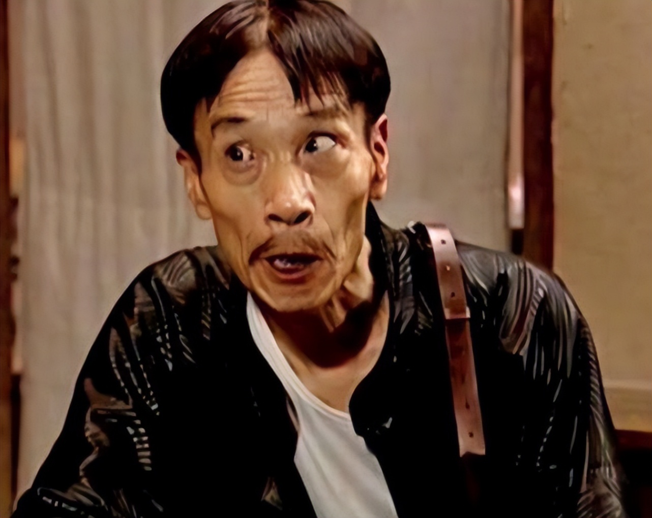 两腮无肉背如弯弓心似刀,合嘴弯弓不可交的下一句