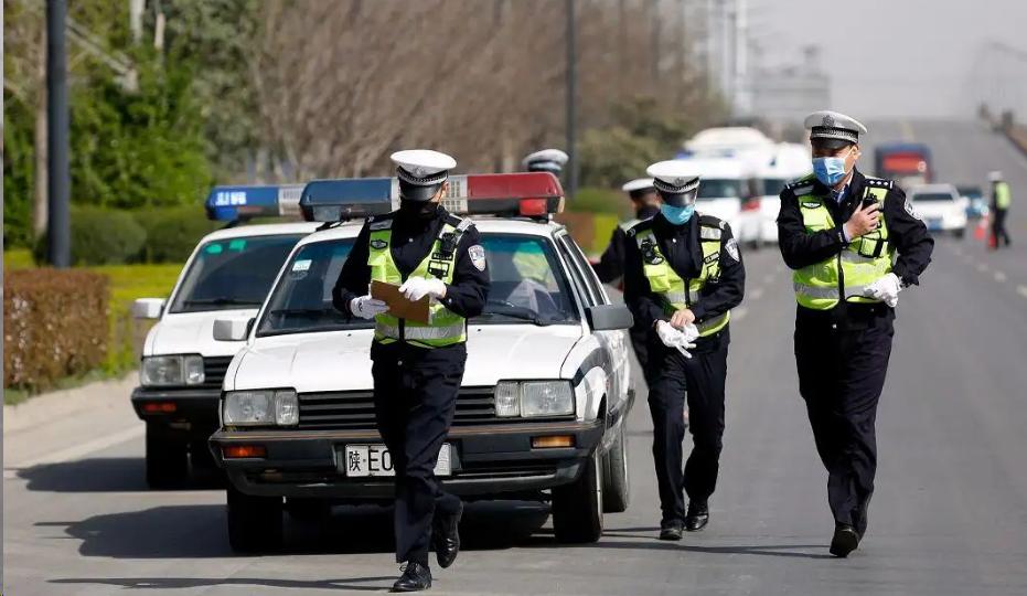 停车被锁了轮子怎么处罚,车停路边被锁轮胎怎么办