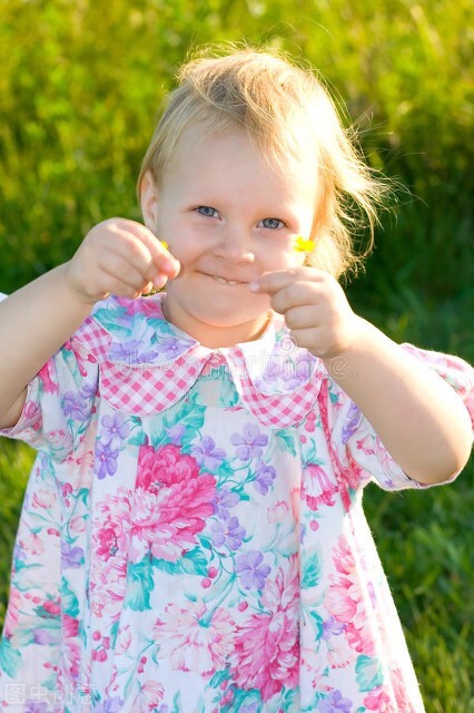 闺女上学谈恋爱怎么办,养女在家里没地位27岁不敢谈恋爱
