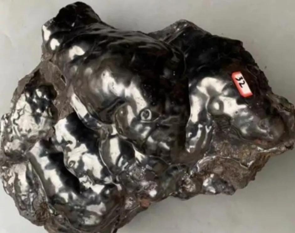 捡石头渐渐成为一种职业，挣钱吗？不少人发了