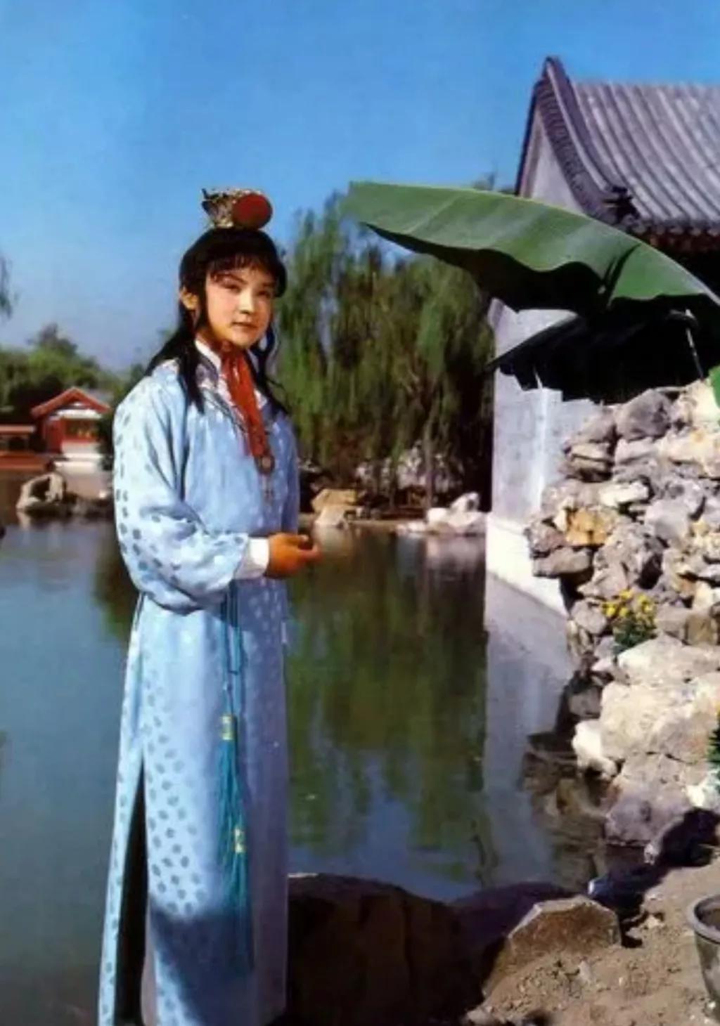 红楼梦第43回宝玉去水仙庵干什么,宝玉在水仙庵里给谁烧香