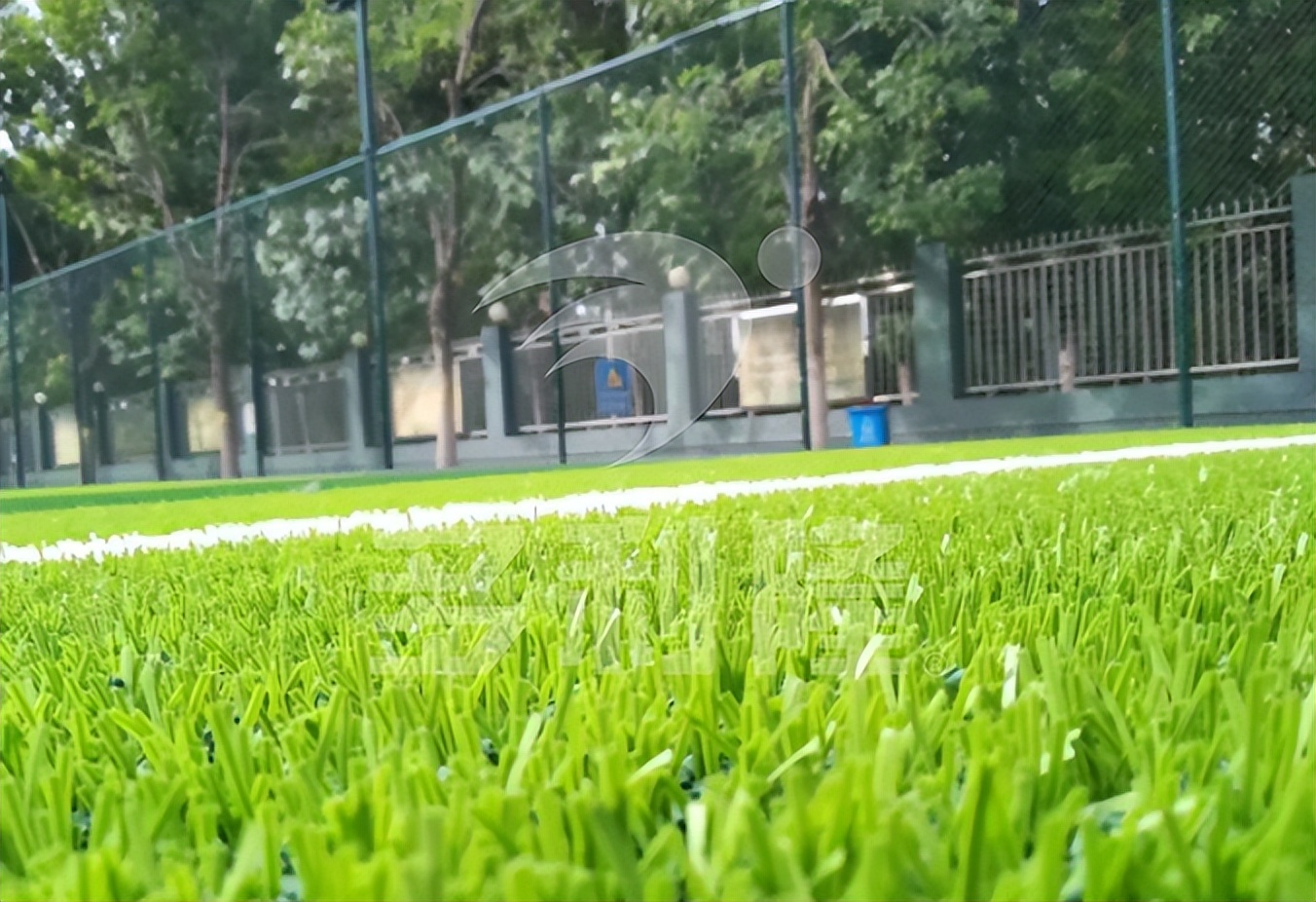 人造草坪会褪色吗,人造草坪隔热吗