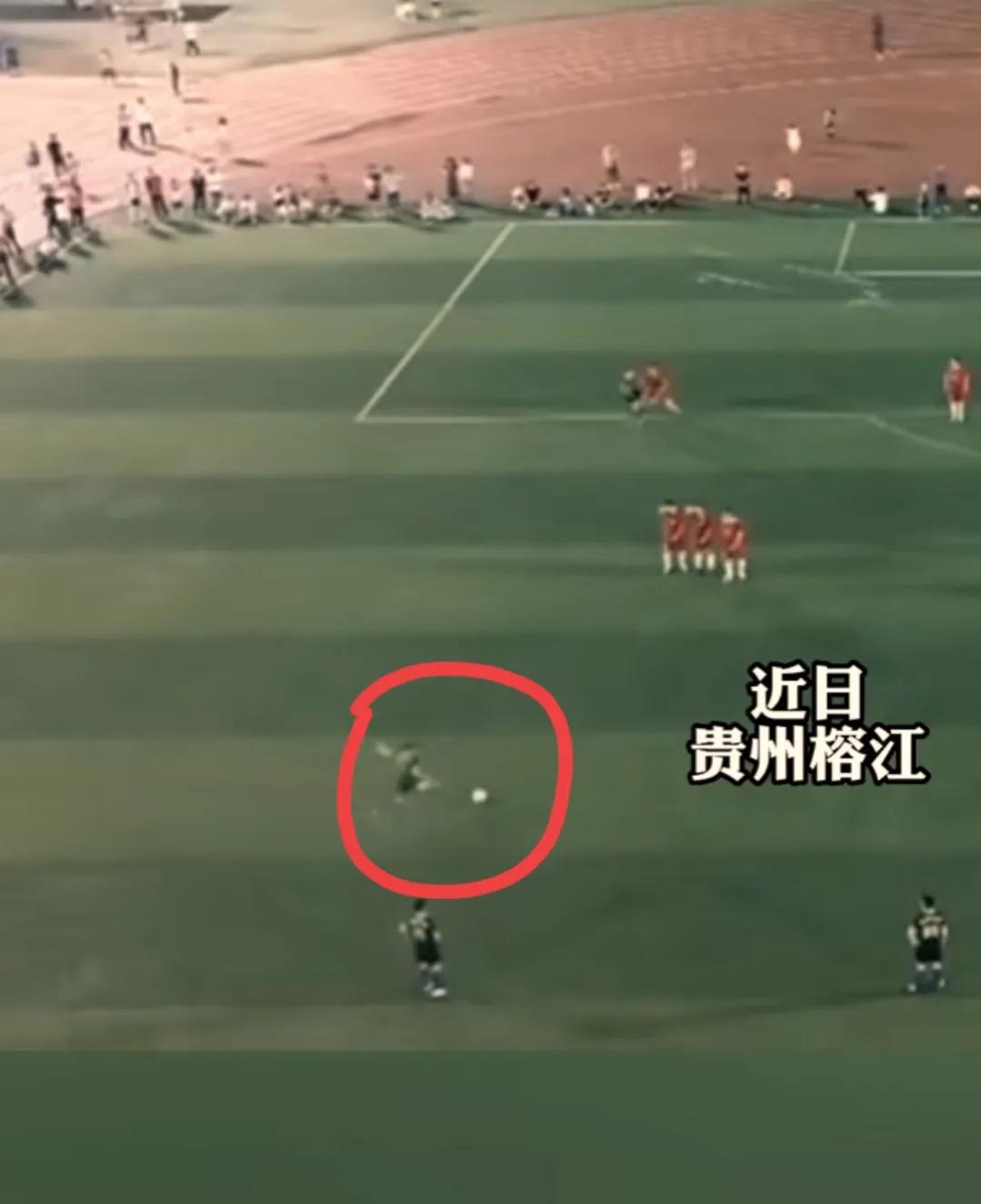 贵州村超引网友热议,贵州村超人民日报