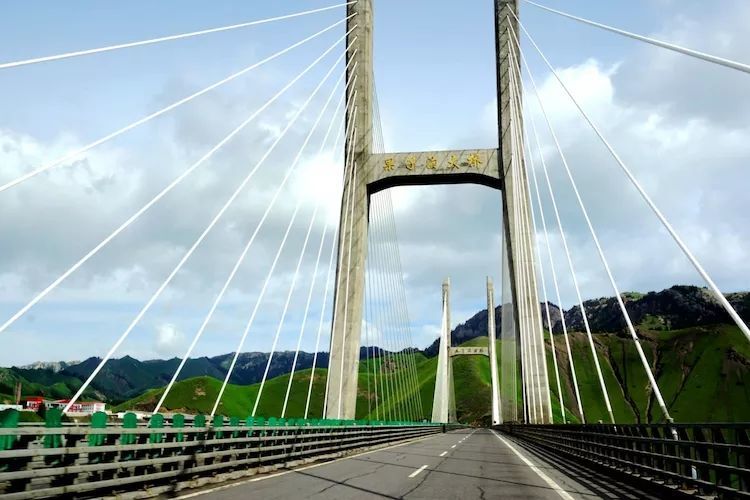 伊犁第一景果子沟,新疆伊犁风景之果子沟