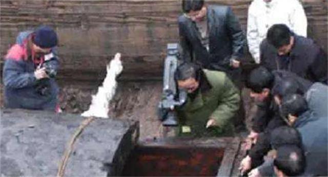 清朝女子因难产被活埋纪录片,清朝女子难产晕厥以为死亡