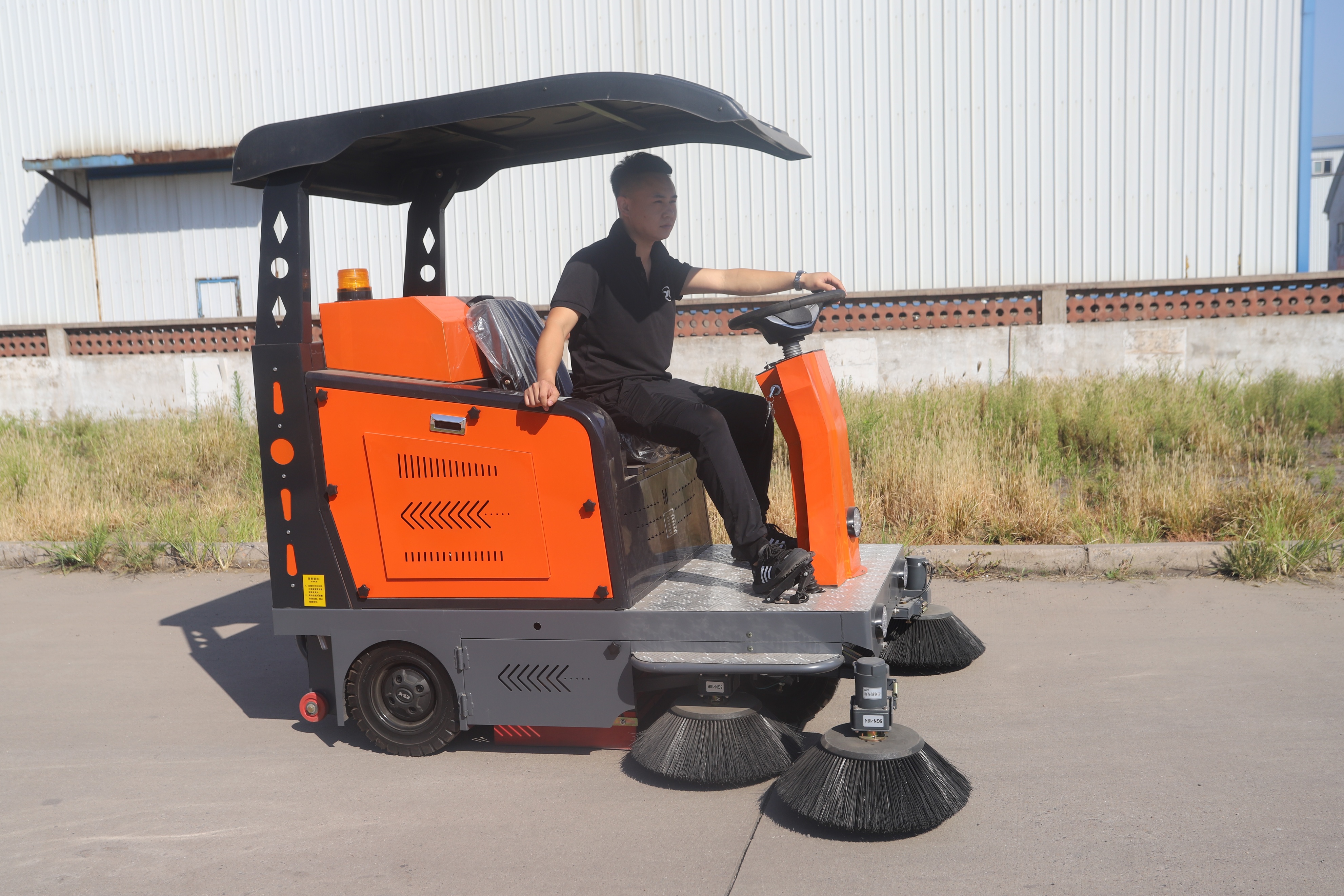 清扫车设备哪种好,工厂车间清扫车哪家好