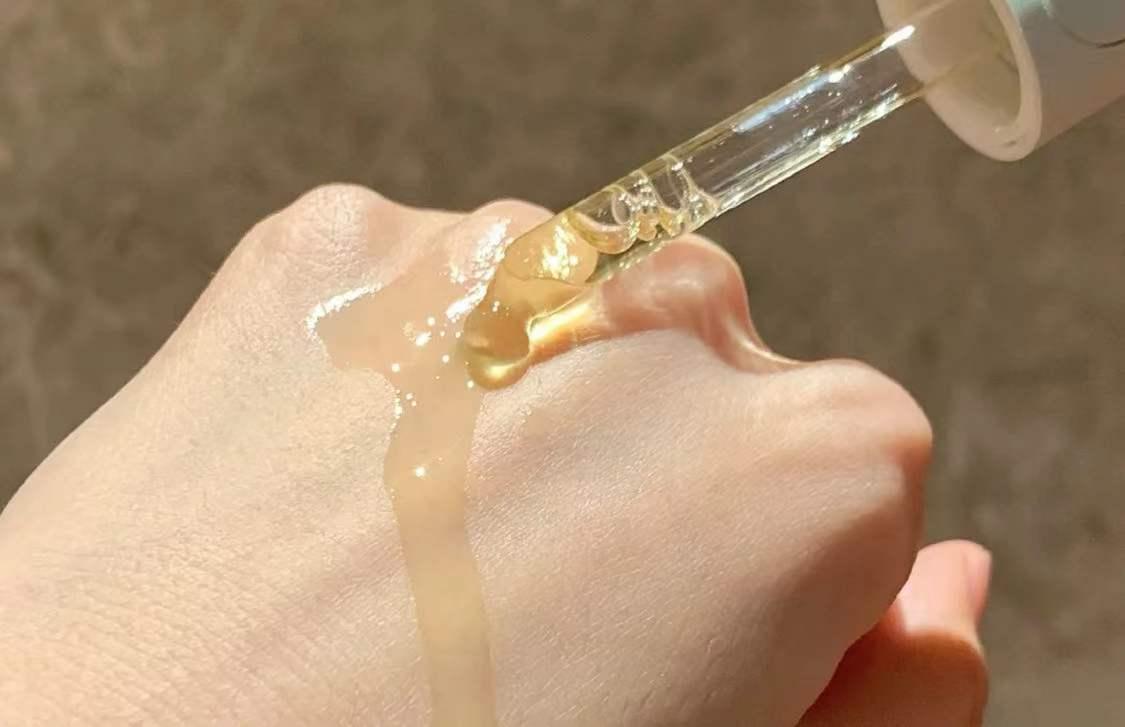 冬季怎样用精华油保湿皮肤,精华油抗皱紧致抗衰老白天用