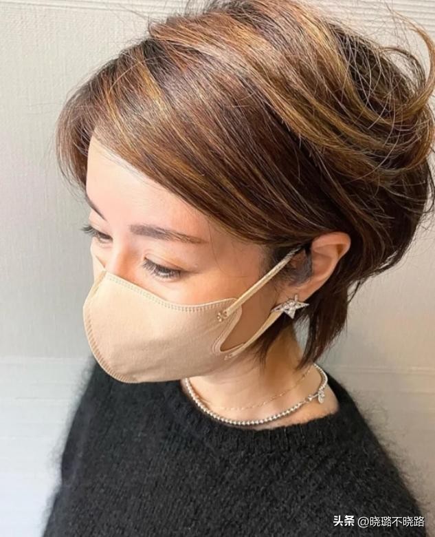 适合圆脸女生的羊毛卷短发减龄,适合发量超多的羊毛卷短发