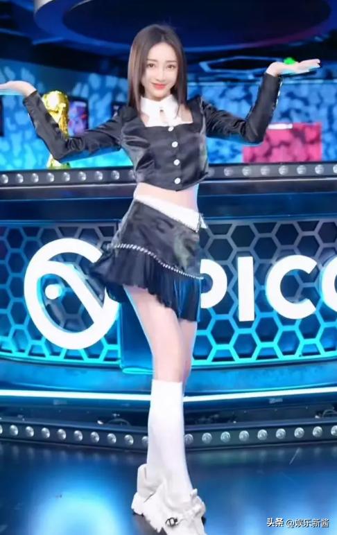 笑死！黄晓明自侃看球把脖子都扭痛了，扒扒世界杯期间明星百生相