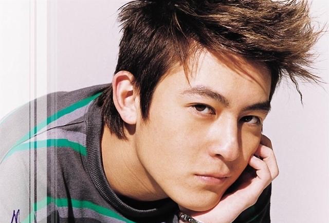 内娱合格爱豆蔡徐坤,蔡徐坤和成毅谁火