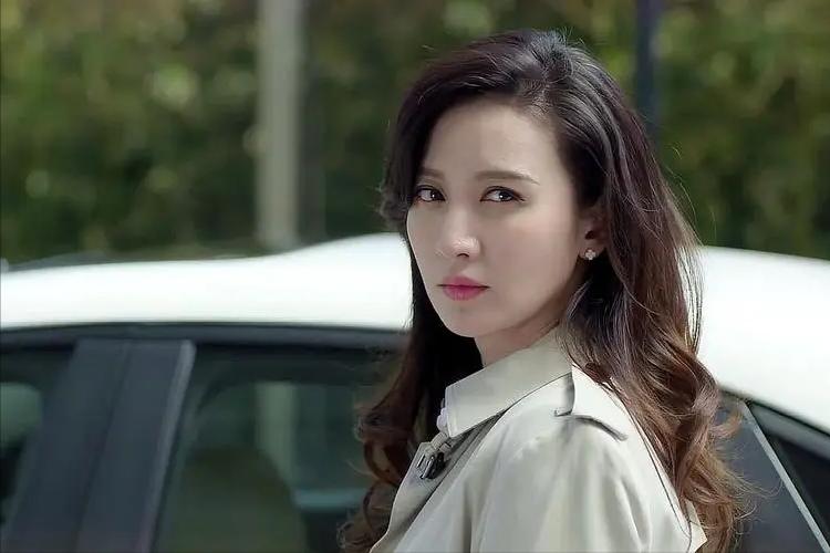 好家伙！开播拿下榜单第1，爱奇艺重磅强推，这剧真的越看越上瘾