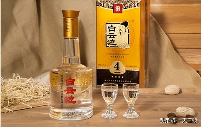 进口啤酒销量增加，为啥国产白酒销量减少？酒友：工业酒太多了！