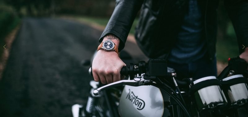 摩托车风格的手表,复古摩托搭配手表