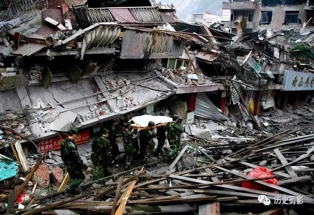 汶川地震15周年：100张照片，100个让人泪流满面的瞬间