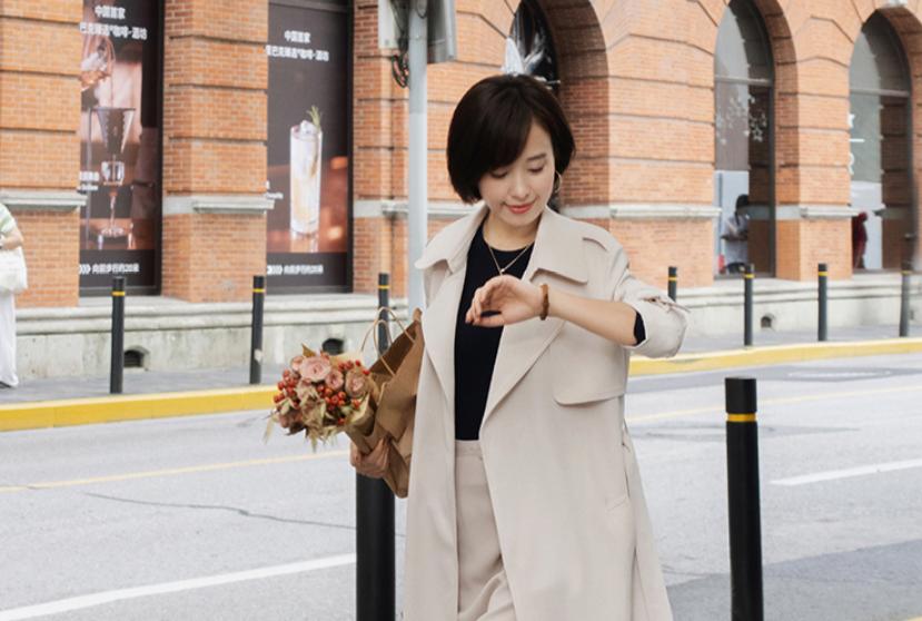 女人过了几岁就应该穿成熟一点的,女人要想穿得好外套不重要