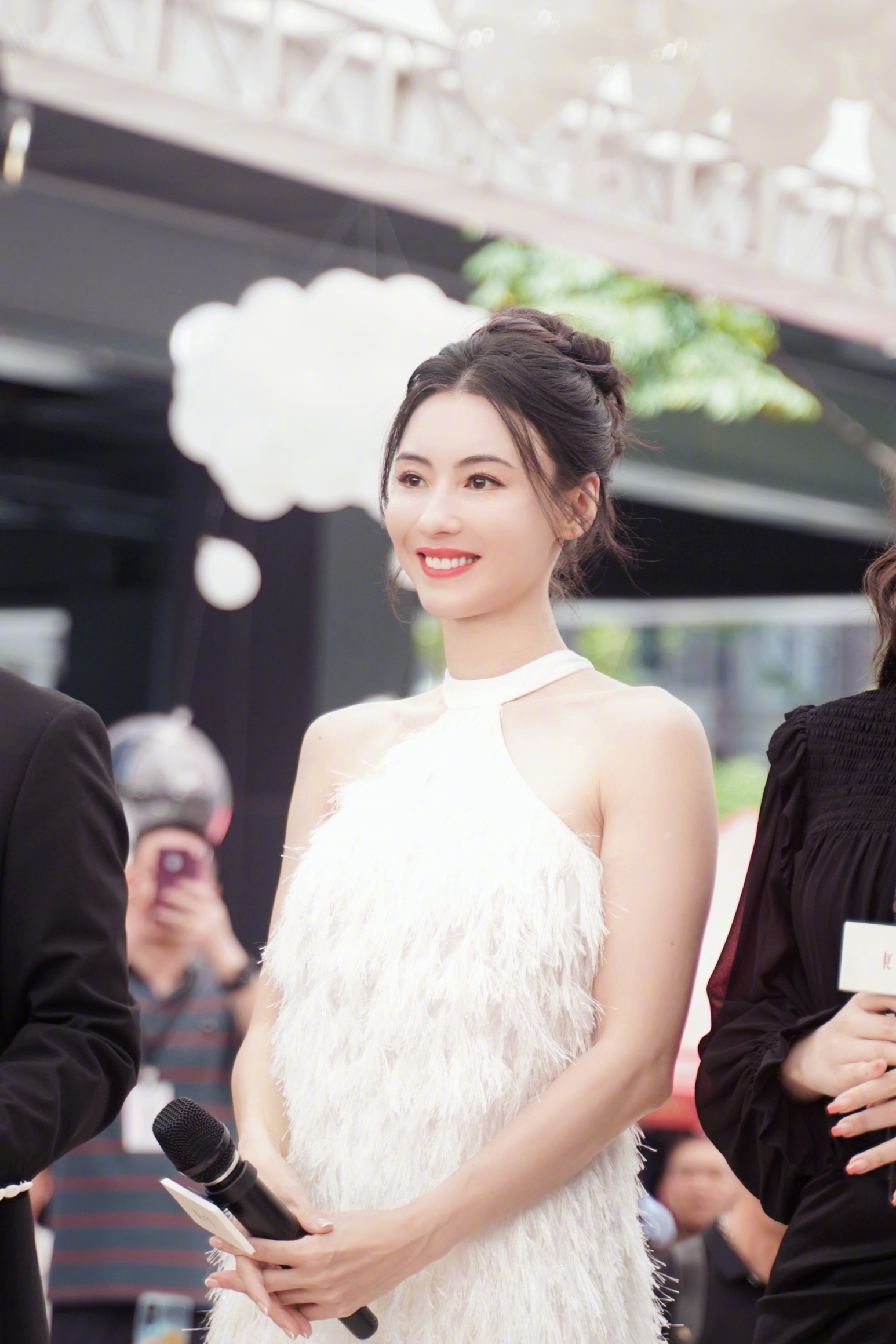 张柏芝晒美照长发飘飘女神范十足,张柏芝晒旗袍美照被赞状态回春