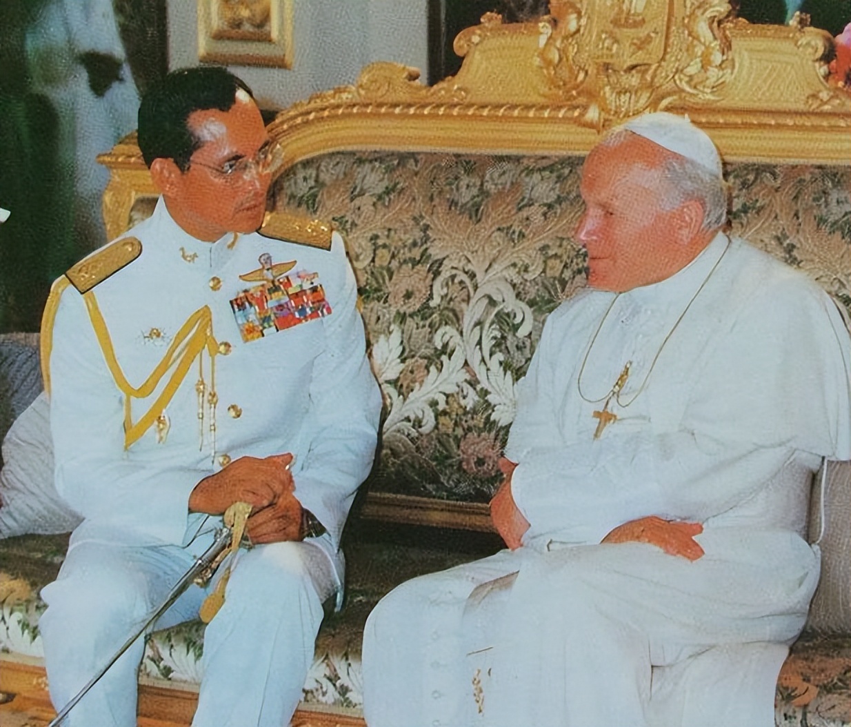 泰国拉玛十世王后照片,泰国国王拉玛十世图片