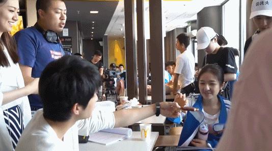 张新成李兰迪泰国正面照,李兰迪张新成泰国同游