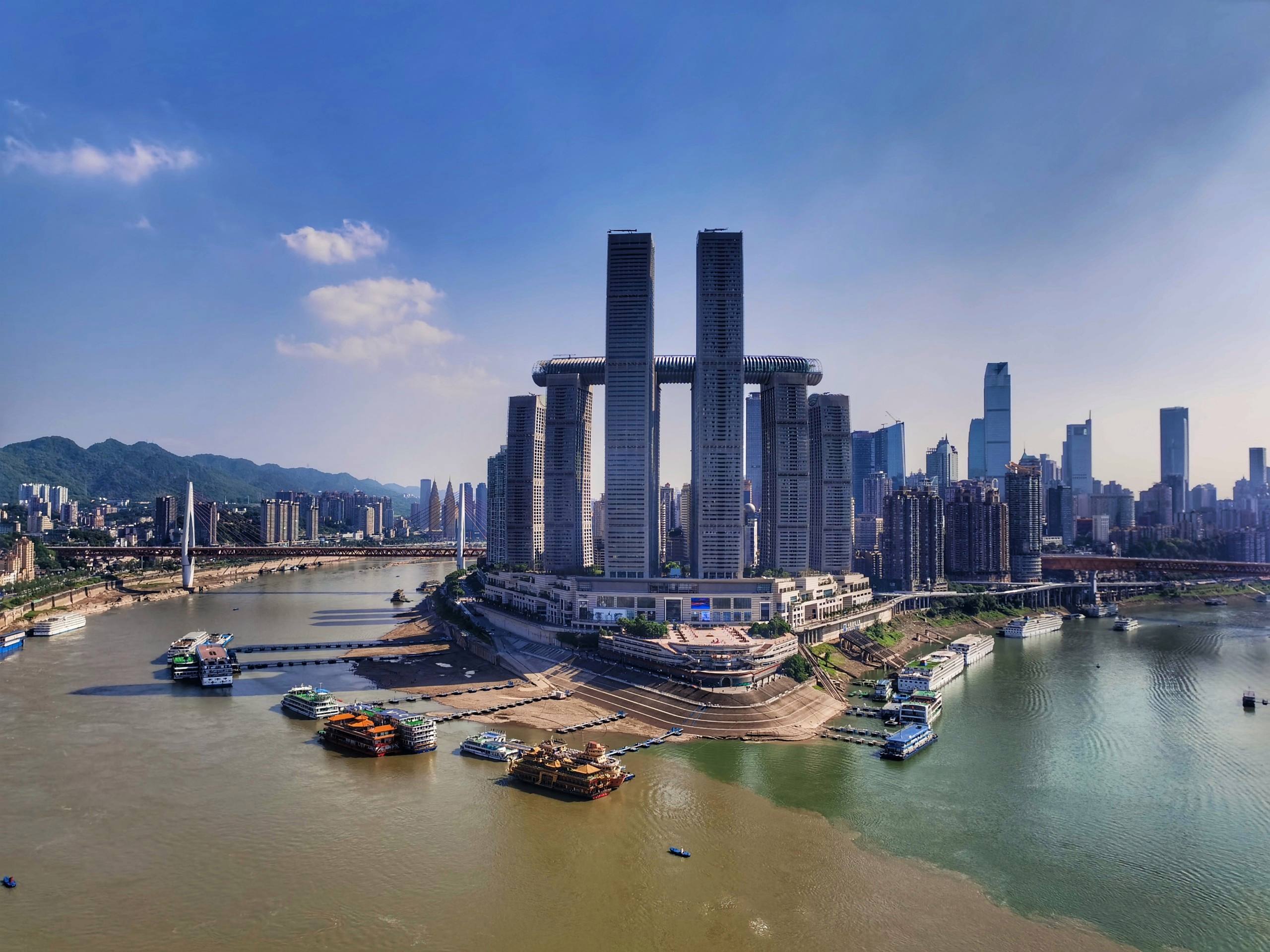 重庆能看到高楼大厦的酒店,重庆地标性建筑酒店