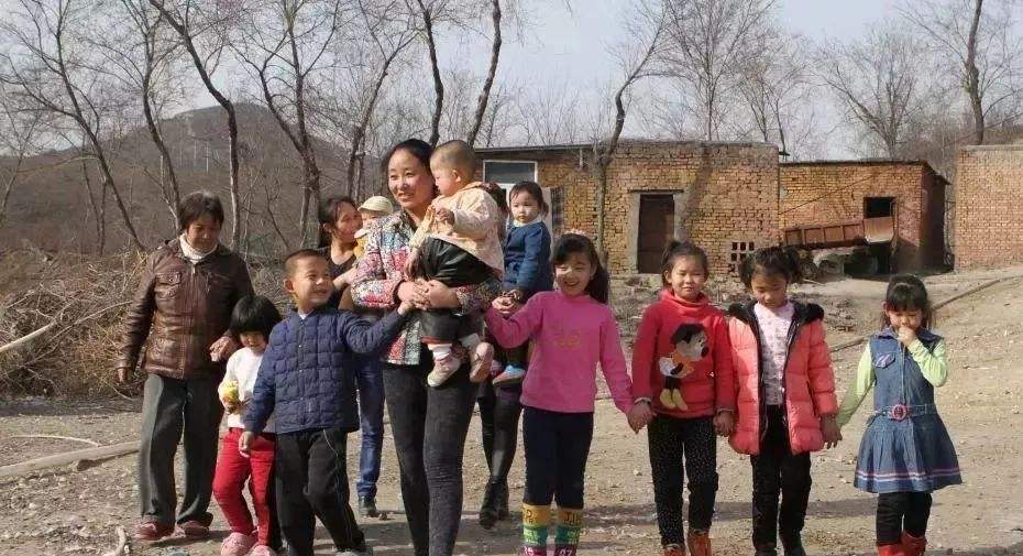 收养118个爱心妈妈为什么判刑,收养118个弃婴的妈妈被判刑