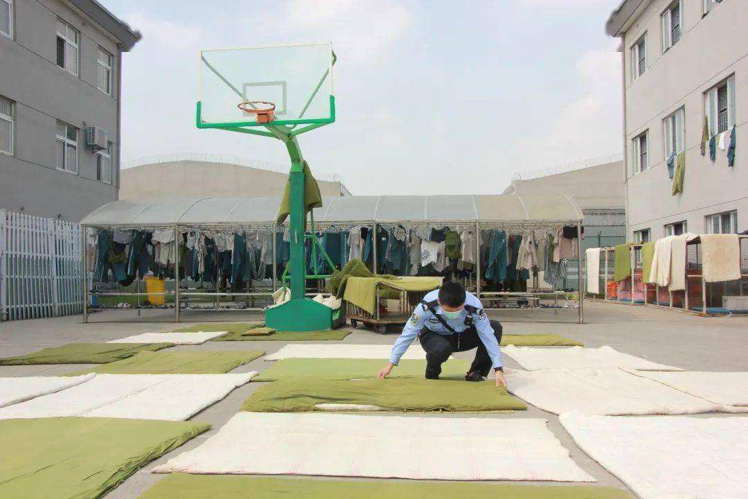 在监狱服刑人员生病了免费治疗吗,服刑人员在监狱里生病了怎么办