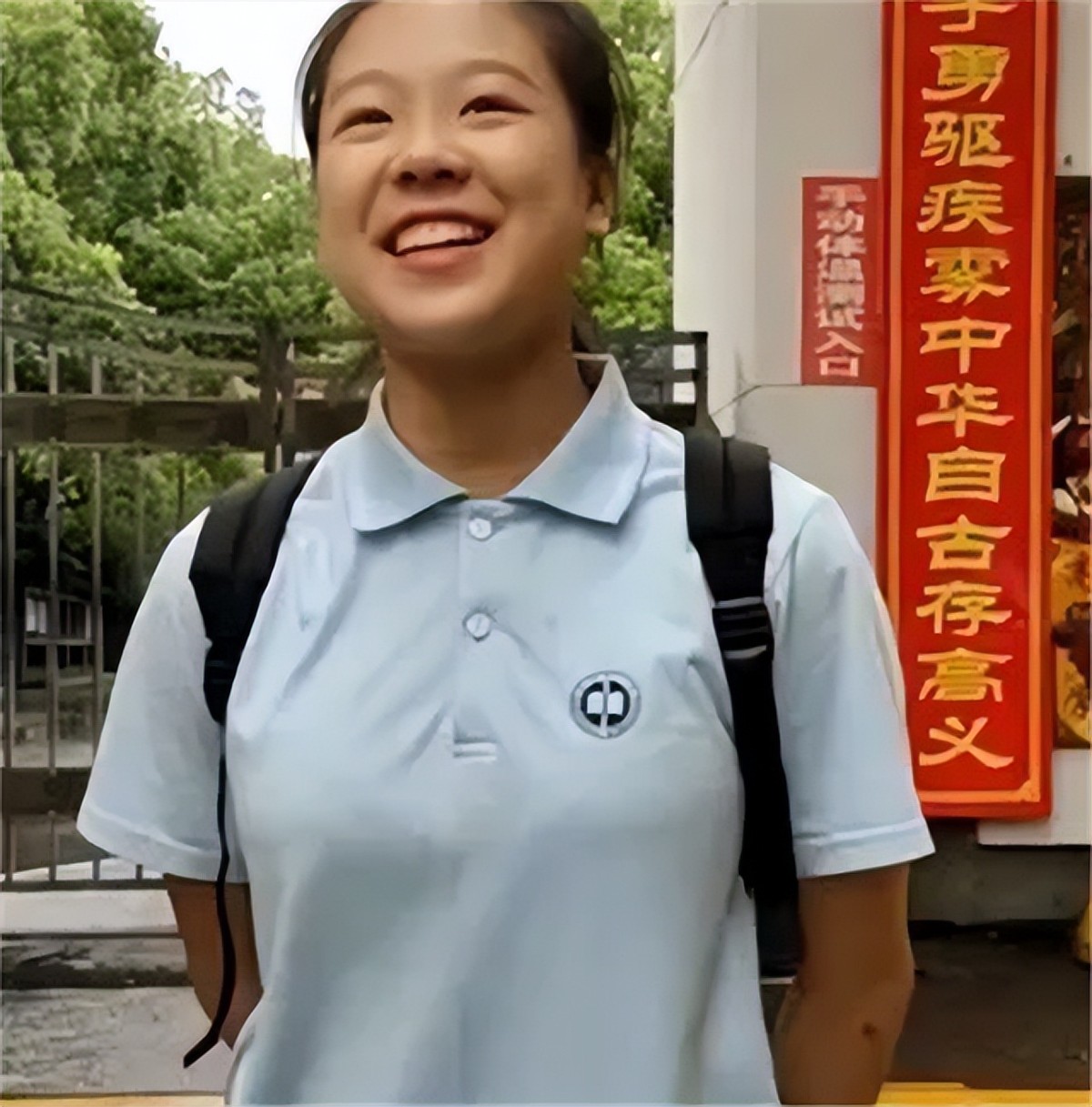 罗子欣一字马出考场,罗子欣一字马