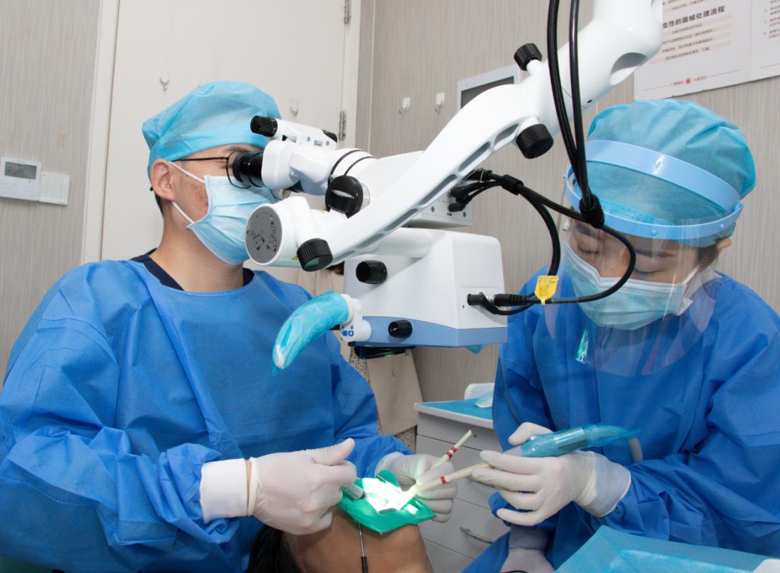 烂牙发黑根管治疗全过程,让牙齿重生的妙方