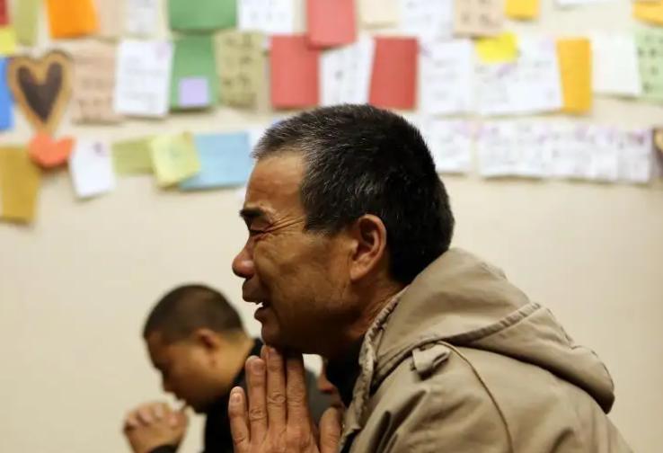 马航已经失联8年，那些拒绝252万赔偿的家属，如今过得怎么样？