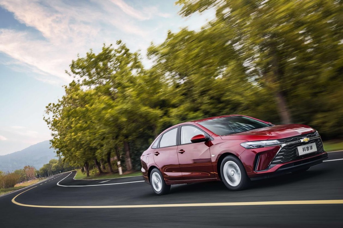 时尚动感家轿科鲁泽仅售5万多,新款科鲁泽二厢版售价