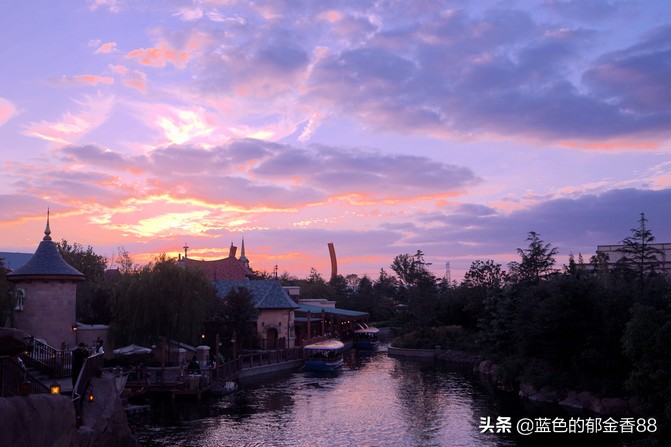 周末白相里的一张床、一群朋友、暴走于迪士尼乐园