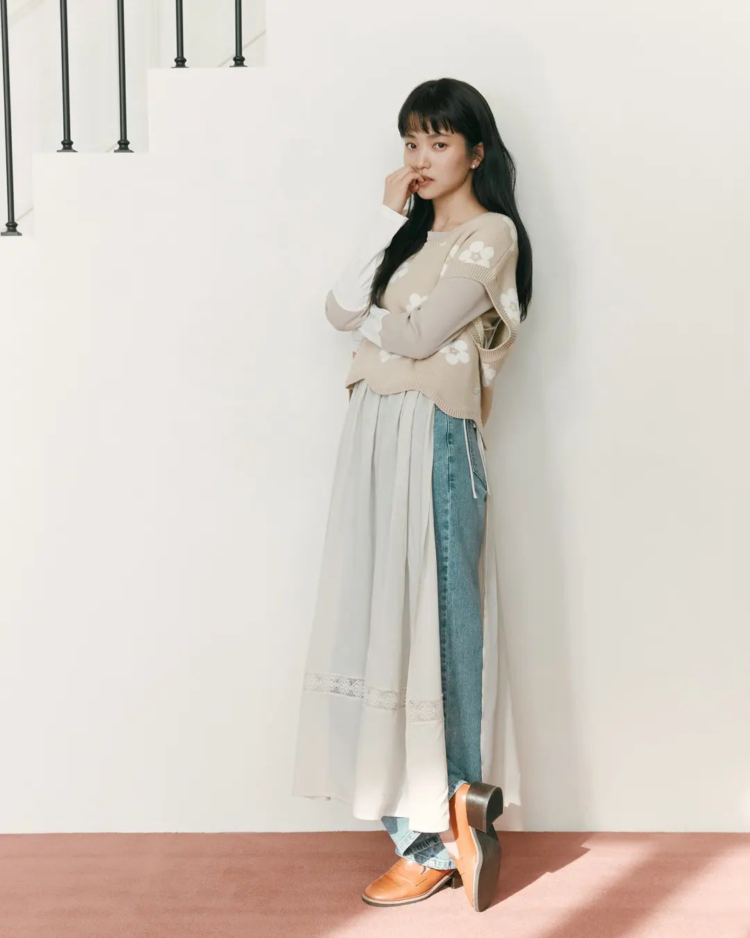 飘逸长裙与马卡龙色系，跟着金泰梨这样搭，轻松穿出文艺女孩