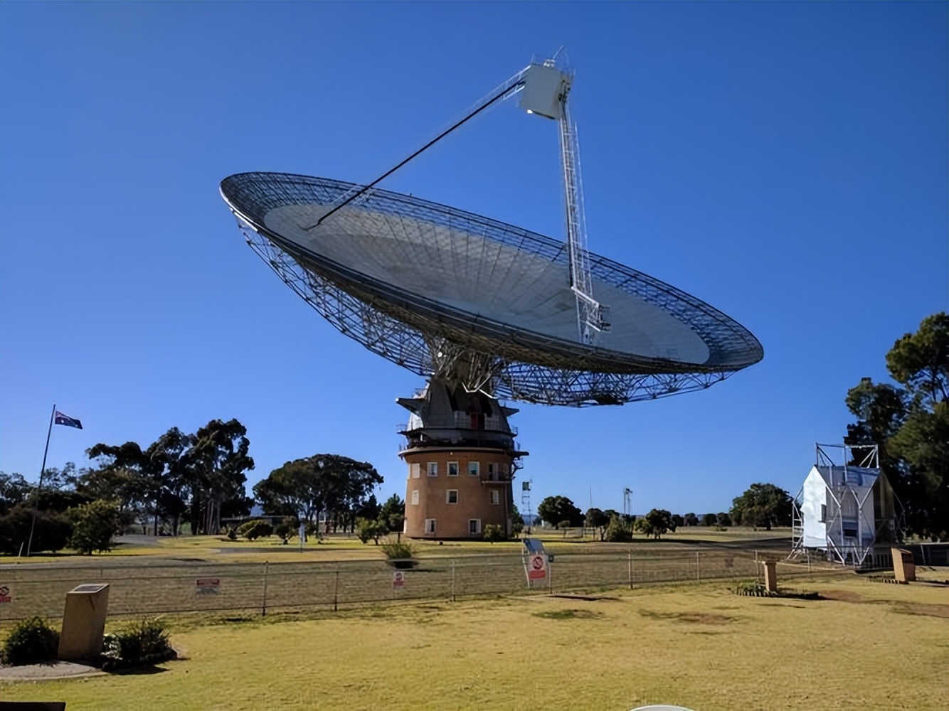 人类为什么察觉不到外星人的存在,人类为什么一直找不到外星人