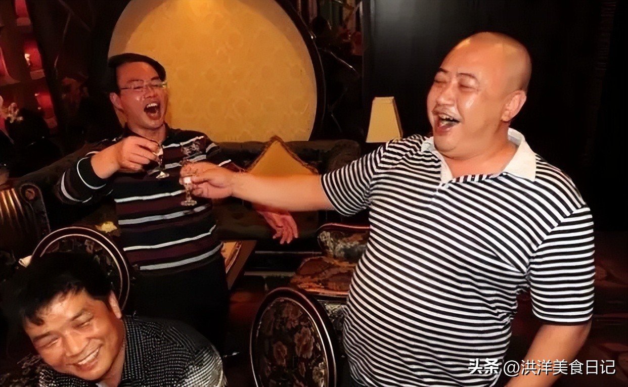 东北喝酒很猛的三个人,东北喝酒很猛的两个人100多瓶