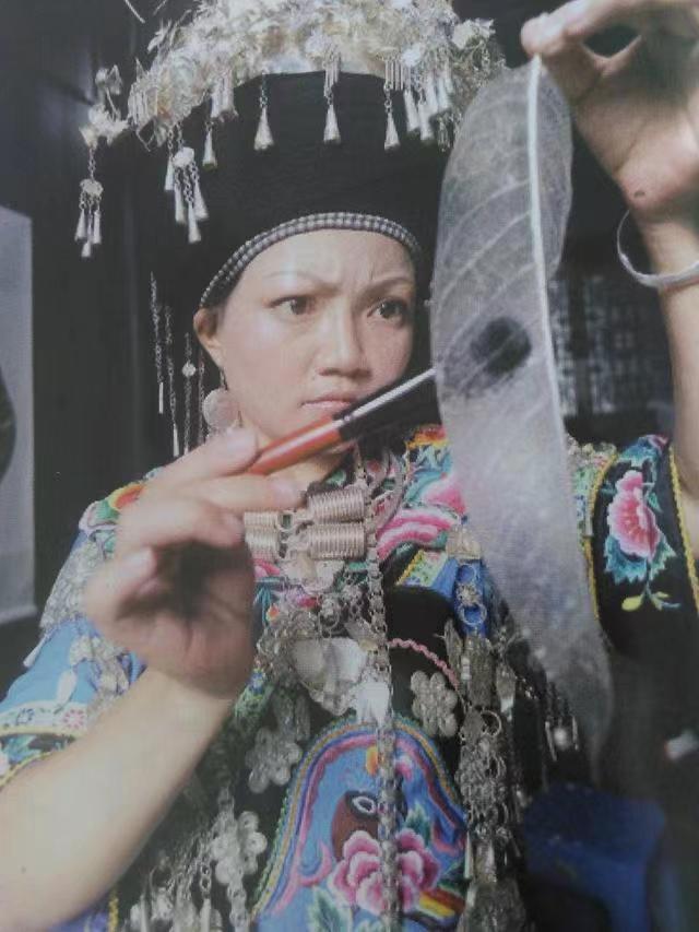 2013年贵州女子1片树叶卖到7000元,36岁贵州女子利用树叶年赚百万