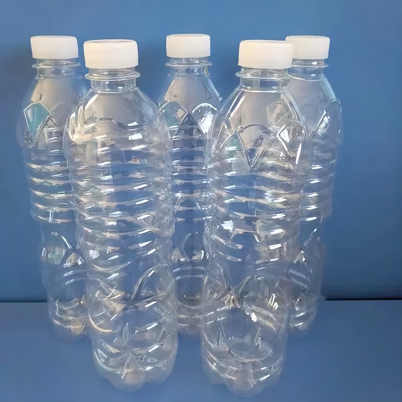 家有水杯请注意！“夺命杯”曾遭央视多次曝光，热水进“毒水”出