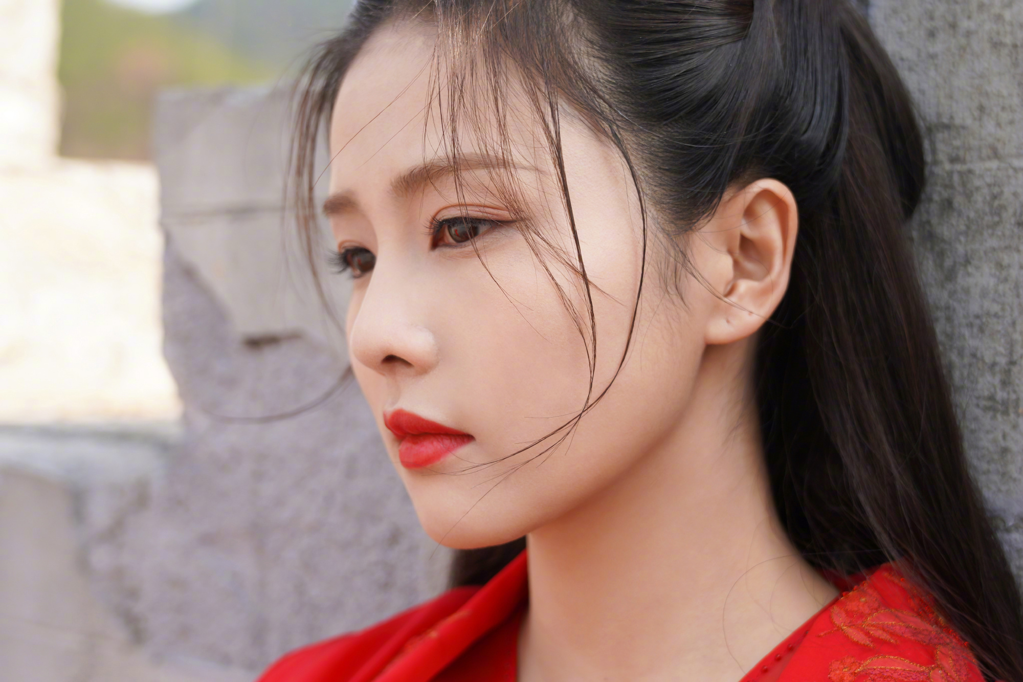 于正艺人横店聚餐许凯白鹿吴谨言,于正白鹿许凯最新消息