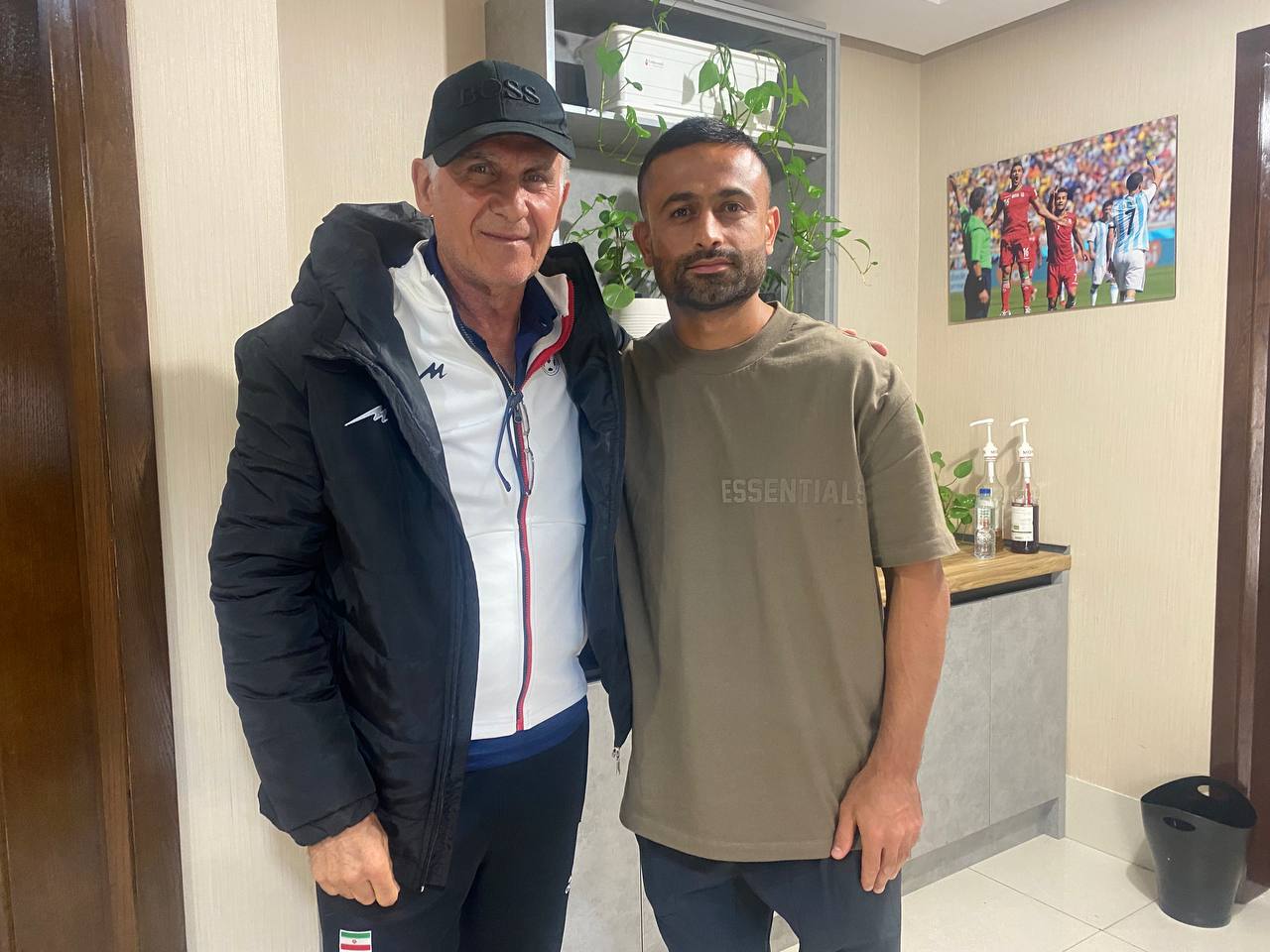 太背了！伊朗铁腰登场2分钟即遭重伤，确定伤别世界杯，主帅送行