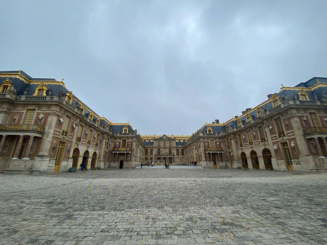 法国凡尔赛宫的简介,巴黎凡尔赛宫与故宫建筑风格