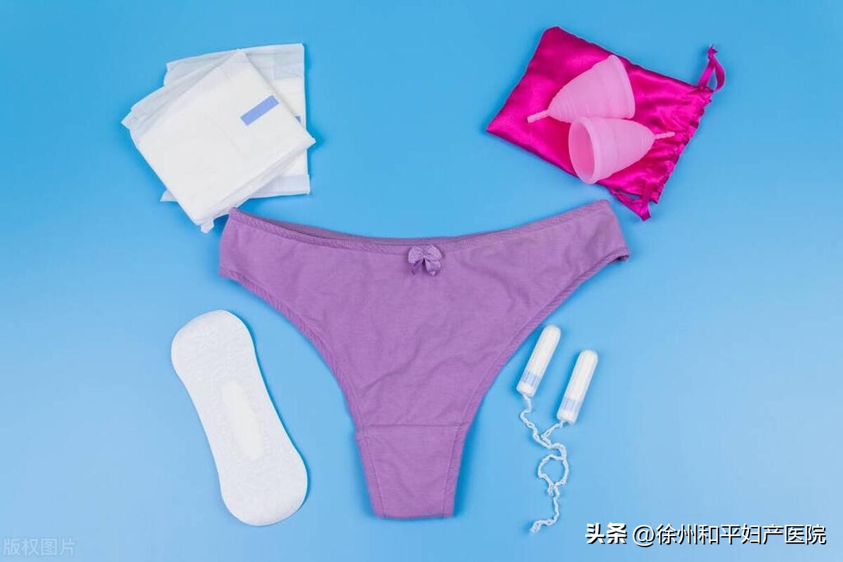 月经量少又黑是绝经了吗,月经量又少又黑又是块状