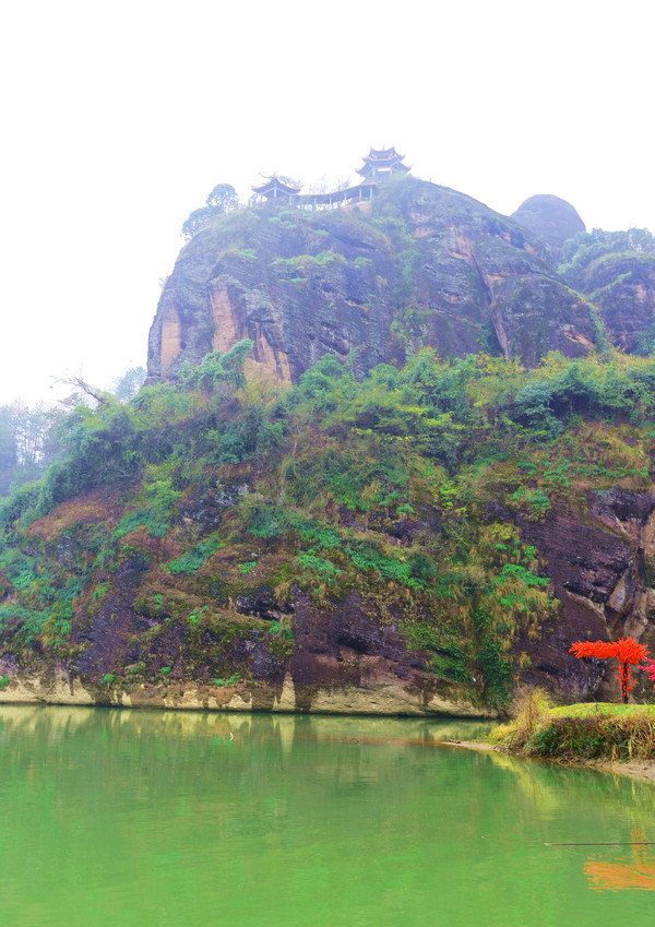 问道龙虎山，观“天下三绝”，“道教第一山”碧水丹霞入画来