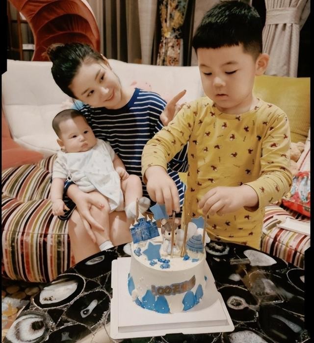 她出道17年零绯闻被称最干净女星,李小萌出道20年从不接吻戏