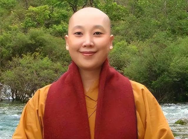 李娜出家后专用歌曲,歌唱演员李娜出家的真实原因