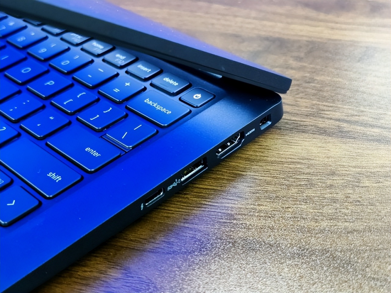 戴尔latitude7390,戴尔latitude7610评测