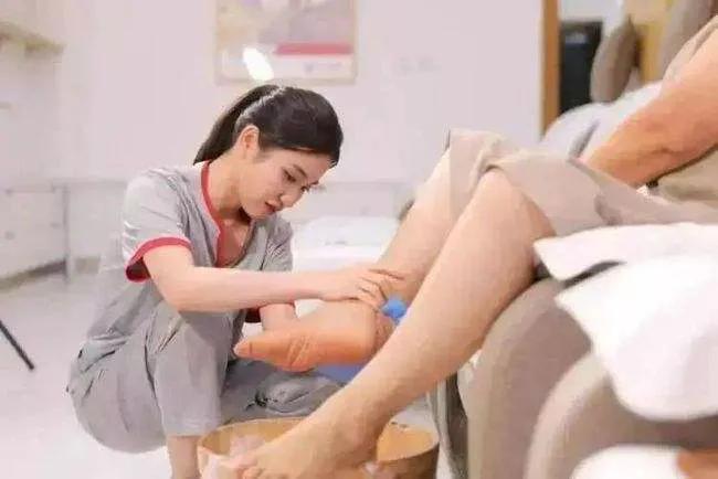 甲沟炎真痛苦分享一个小妙招,甲沟炎的疼痛女生