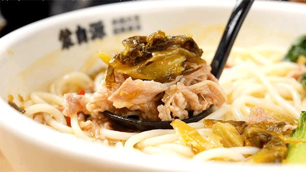 蒙自源过桥米线云南正宗第一名,云南蒙自第一碗米线