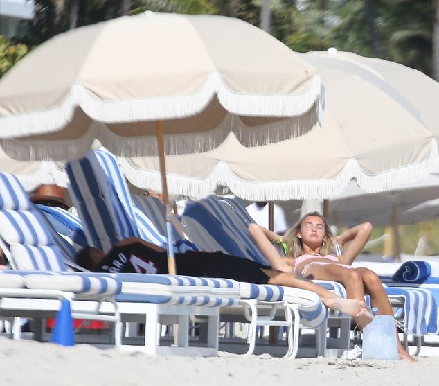 小贝最新二儿子照片,小贝与二儿子最新视频