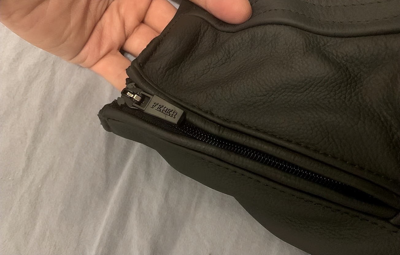 飞儿骑行服对比雷翅骑行服,飞儿黑金骑行服