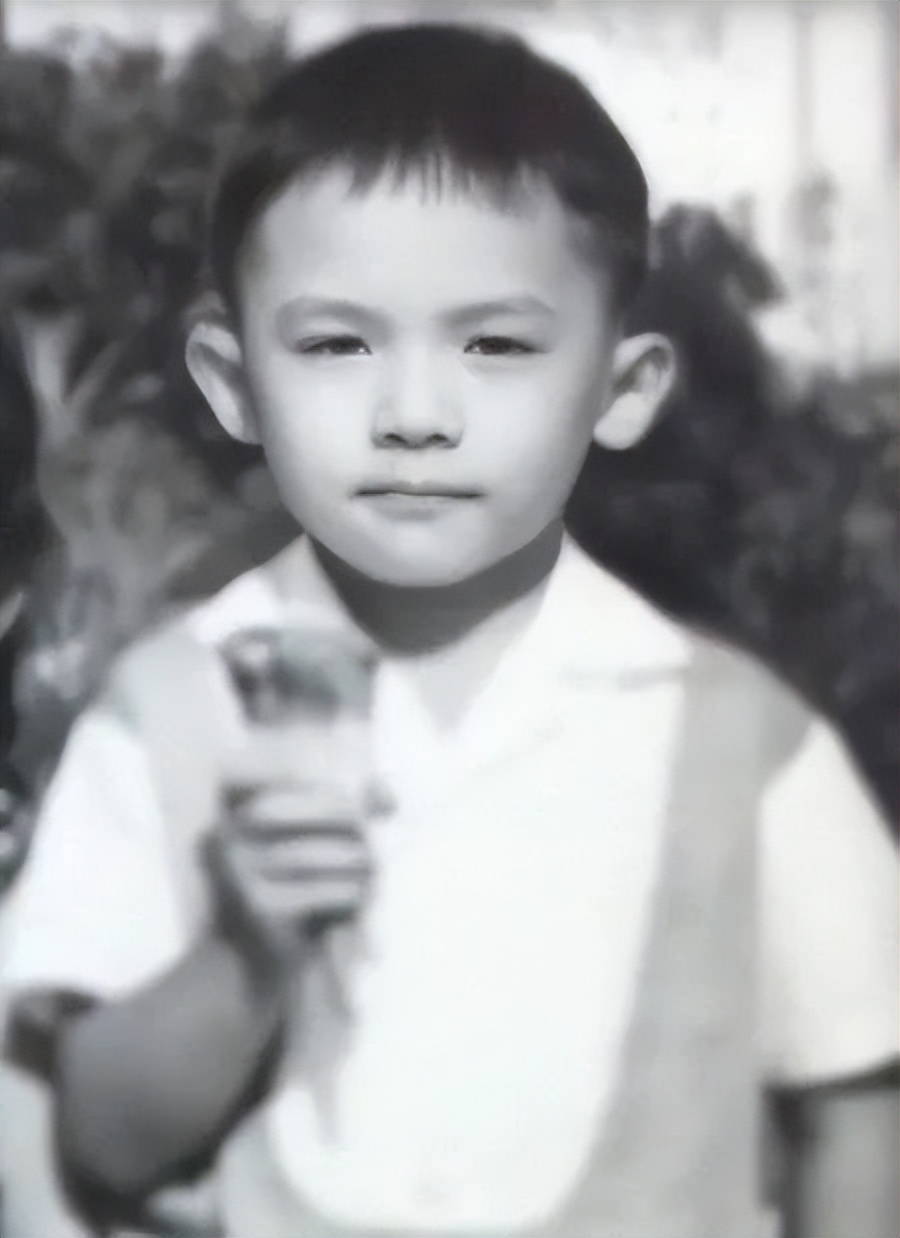 梁朝伟burberry表,梁朝伟明明很喜欢却又不敢靠近