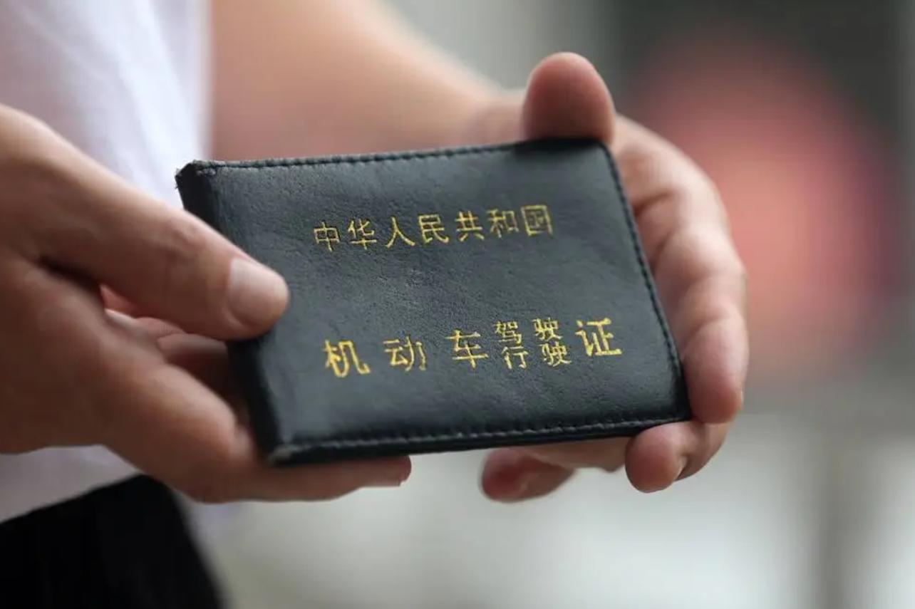 骑国标电动车不戴头盔应该罚款吗,6月1号电动车上路不戴头盔罚款么